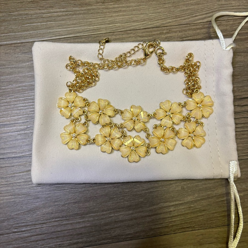 Flower necklace